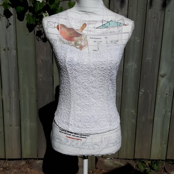 Size S Suzy Shier Floral Mesh Daisy tank top - Picture 8 of 12